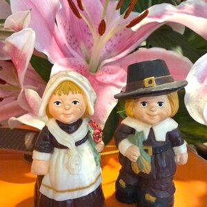 Hallmark Pilgrim Couple Figurines - Vintage 1978 - Brown and White